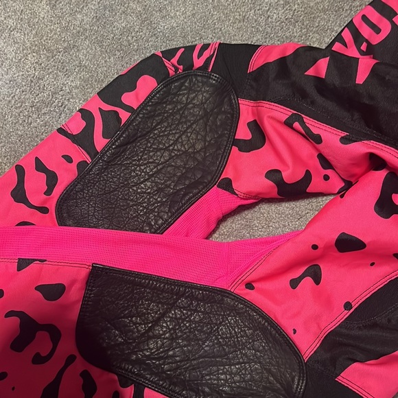 Fox Riding Pants 180 - Black/Pink Size 1-2 NWOT WITH HIP Cushions - Picture 2 of 5